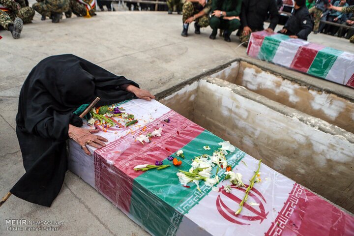 شهادت ۴ دانشجوی علمی کاربردی به دست مزدوران آمریکایی صهیونیستی شهادت ۴ دانشجوی علمی کاربردی به دست مزدوران آمریکایی صهیونیستی
