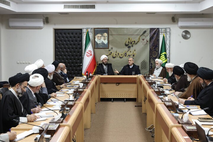 غفلت از نسل جوان یکی از زمینهها و علل بروز حوادث اخیر بود/تا زمانی که ریشههای فساد را قطع نکنیم، نخواهیم توانست جلوی مفاسد را بگیریم غفلت از نسل جوان یکی از زمینهها و علل بروز حوادث اخیر بود/تا زمانی که ریشههای فساد را قطع نکنیم، نخواهیم توانست جلوی مفاسد را بگیریم
