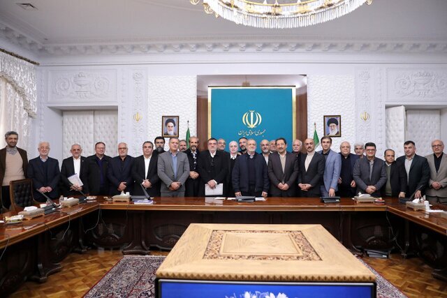 اتخاذ ۴ تصمیم مهم دولت و مجلس برای حمایت از بازار و فعالان اقتصادی/مقابله با رانت و نظام چندنرخی ارز؛ اولویت دولت چهاردهم اتخاذ ۴ تصمیم مهم دولت و مجلس برای حمایت از بازار و فعالان اقتصادی/مقابله با رانت و نظام چندنرخی ارز؛ اولویت دولت چهاردهم