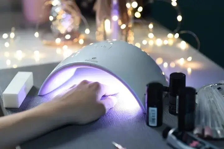 از پیری پوست تا سرطان/ خطرات پنهان لاک ژل و کاشت ناخن از پیری پوست تا سرطان/ خطرات پنهان لاک ژل و کاشت ناخن