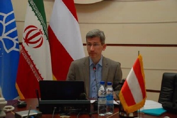 مطالعه شرق بدون توجه جدی به ایران فاقد معناست مطالعه شرق بدون توجه جدی به ایران فاقد معناست