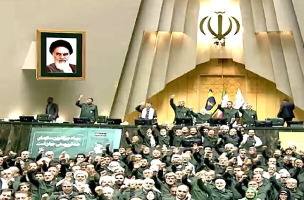 شعارهای نمایندگان مجلس در حمایت از سپاه/ اروپا ننگت باد شعارهای نمایندگان مجلس در حمایت از سپاه/ اروپا ننگت باد