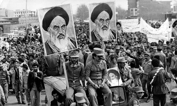 شکاف خاموشی که به انقلاب رسید/ از ترس قحطی تا جرئت اعتراض شکاف خاموشی که به انقلاب رسید/ از ترس قحطی تا جرئت اعتراض