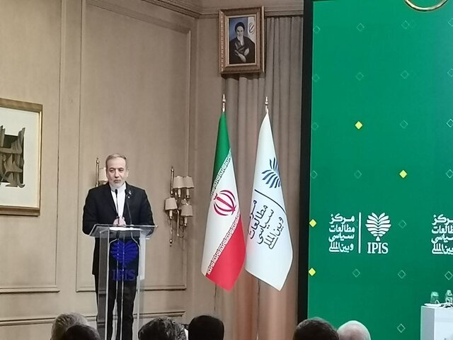 عراقچی: آرایش نظامی ما را نمیترساند/ غنیسازی حق ما است عراقچی: آرایش نظامی ما را نمیترساند/ غنیسازی حق ما است