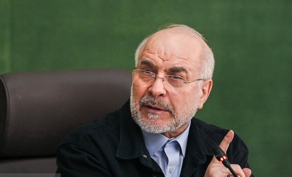 مردم با حضور در راهپیمایی ۲۲ بهمن مشت محکمی بر دهان دشمن زدند مردم با حضور در راهپیمایی ۲۲ بهمن مشت محکمی بر دهان دشمن زدند