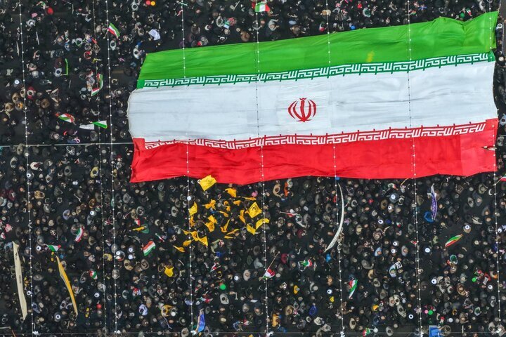 نگاهی متفاوت از ایستادگی ملت در سالگرد پیروزی انقلاب