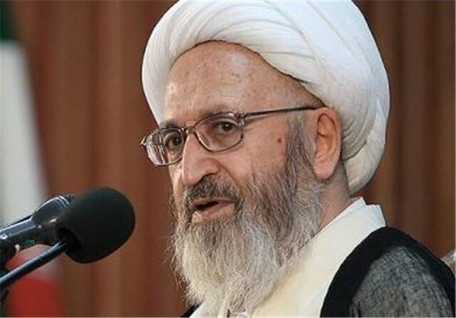 آیت الله سبحانی: موتورسواری بانوان ذاتا حرام نیست آیت الله سبحانی: موتورسواری بانوان ذاتا حرام نیست