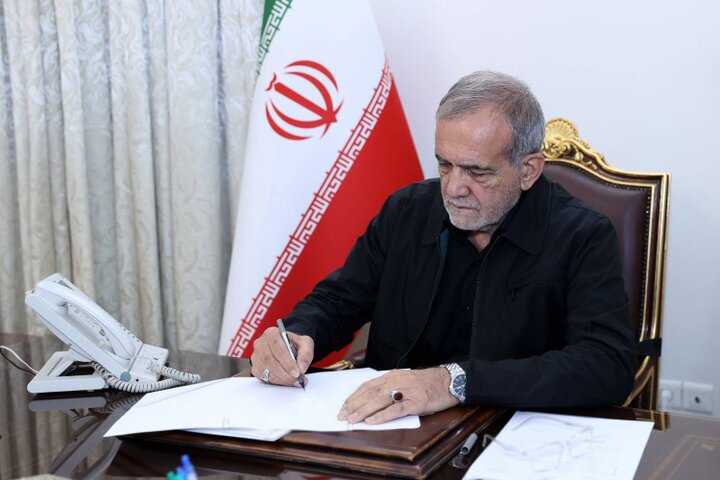 ترور فرمانده بزرگ امت اسلام جنگ آشکار با مسلمانان است ترور فرمانده بزرگ امت اسلام جنگ آشکار با مسلمانان است