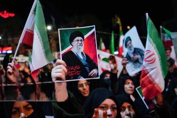 آیین وداع با پیکر مطهر رهبر شهید انقلاب از ساعت ۲۲ امشب در مصلای امام آیین وداع با پیکر مطهر رهبر شهید انقلاب از ساعت ۲۲ امشب در مصلای امام