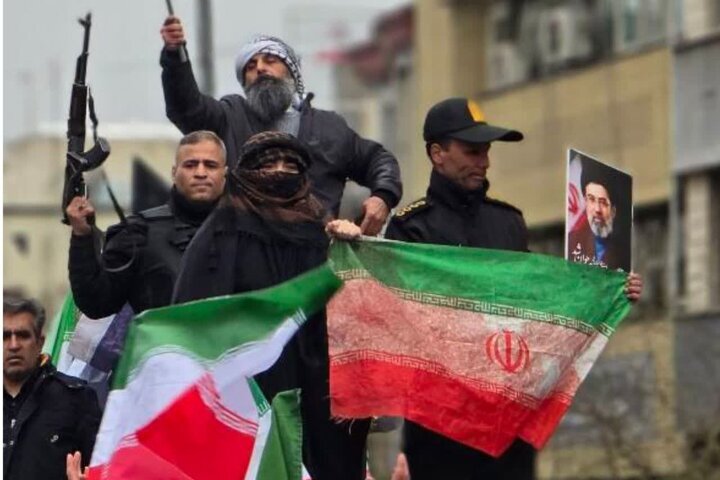 پرچم سه‌رنگی که او را در آغوش گرفت