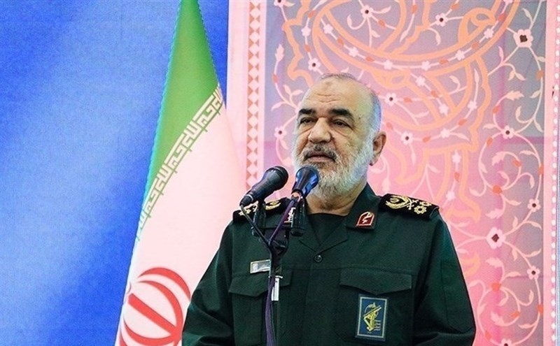 سپاه آشکارا در برابر حریف در میدان می‌ایستد/سپاه یک نهاد بی‌بدیل و منحصربه‌فرد در جامعه اسلامی است