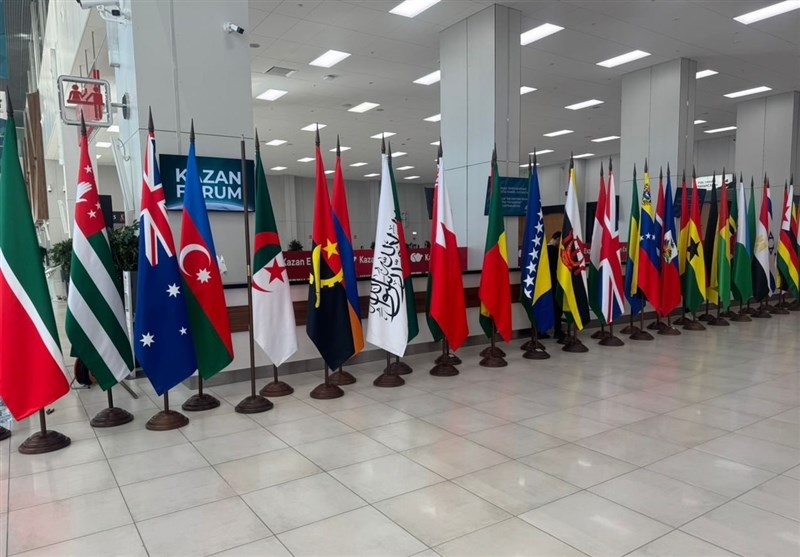 استقرار پرچم طالبان در محل برگزاری مجمع اقتصادی کازان استقرار پرچم طالبان در محل برگزاری مجمع اقتصادی کازان