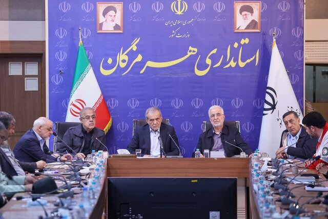 پزشکیان: چرا کانتینرها باید ماهها در گمرک بمانند؟/تاکید بر پرداخت بیمه به خانواده جانباختگان پزشکیان: چرا کانتینرها باید ماهها در گمرک بمانند؟/تاکید بر پرداخت بیمه به خانواده جانباختگان
