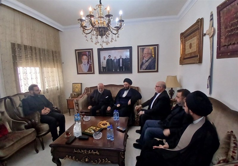 دیدار نوه امام راحل(ره) با خانواده شهید نصرالله در بیروت دیدار نوه امام راحل(ره) با خانواده شهید نصرالله در بیروت