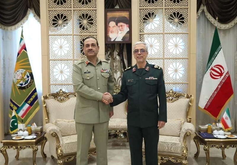 دیدار فرمانده ارتش پاکستان با سرلشکر باقری دیدار فرمانده ارتش پاکستان با سرلشکر باقری