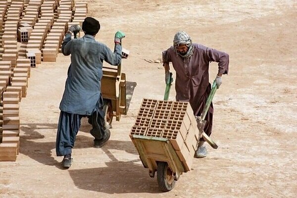 عواقب اشتغال اتباع غیرمجاز در کشور/ هشدار درباره بازار سیاه کار