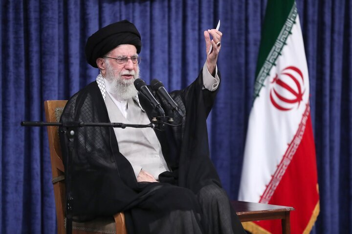 ملت با جهت‌گیری‌های گوناگون سیاسی و وزن متفاوت مذهبی پای ایران ایستاد/ یقه جنایتکار نباید رها شود
