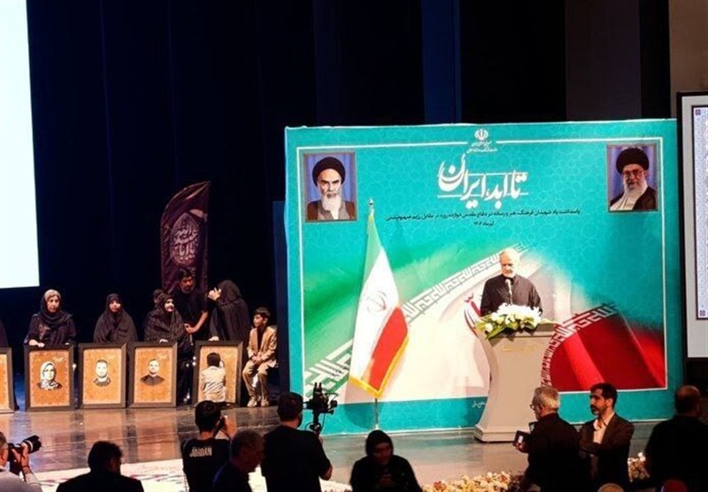 حضور رئیسجمهور در یادبود شهدای فرهنگ و هنر و رسانه/ همه تلاشمان را میکنیم قدردان این اتحاد مردم باشیم حضور رئیسجمهور در یادبود شهدای فرهنگ و هنر و رسانه/ همه تلاشمان را میکنیم قدردان این اتحاد مردم باشیم