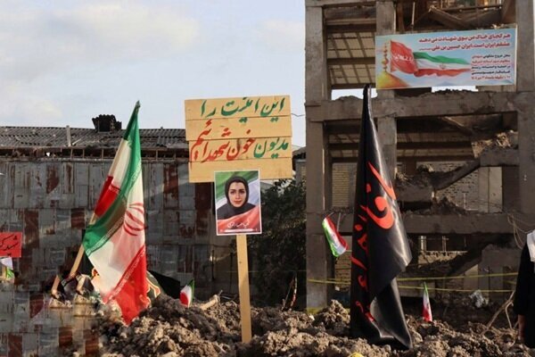 ۱۲ شهید در یک خانه/گناهشان فقط زندگی بود ۱۲ شهید در یک خانه/گناهشان فقط زندگی بود