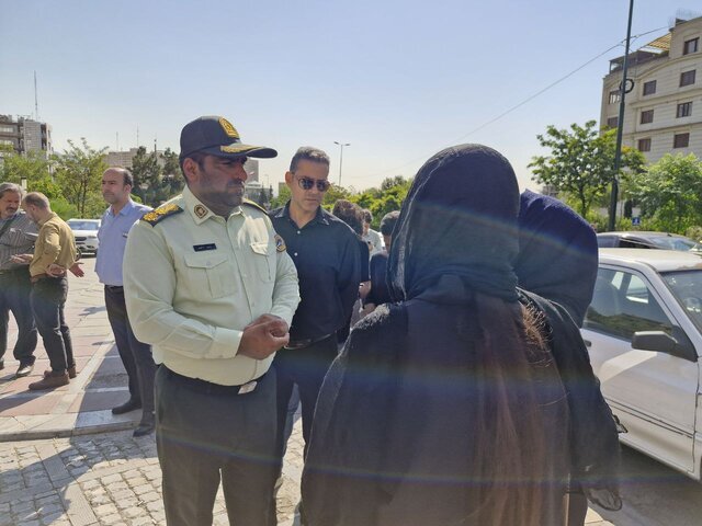 عاملین سرقت خشن از دختر جوان در شهرک غرب دستگیر شدند/ آیفون را ۸ میلیون فروختم عاملین سرقت خشن از دختر جوان در شهرک غرب دستگیر شدند/ آیفون را ۸ میلیون فروختم