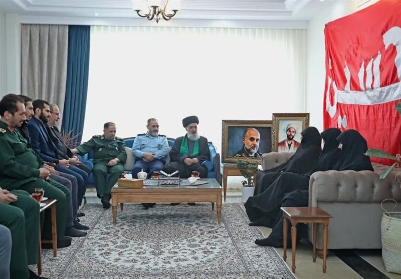 دیدار وزیر دفاع با خانواده شهیدان رشید و محرابی دیدار وزیر دفاع با خانواده شهیدان رشید و محرابی