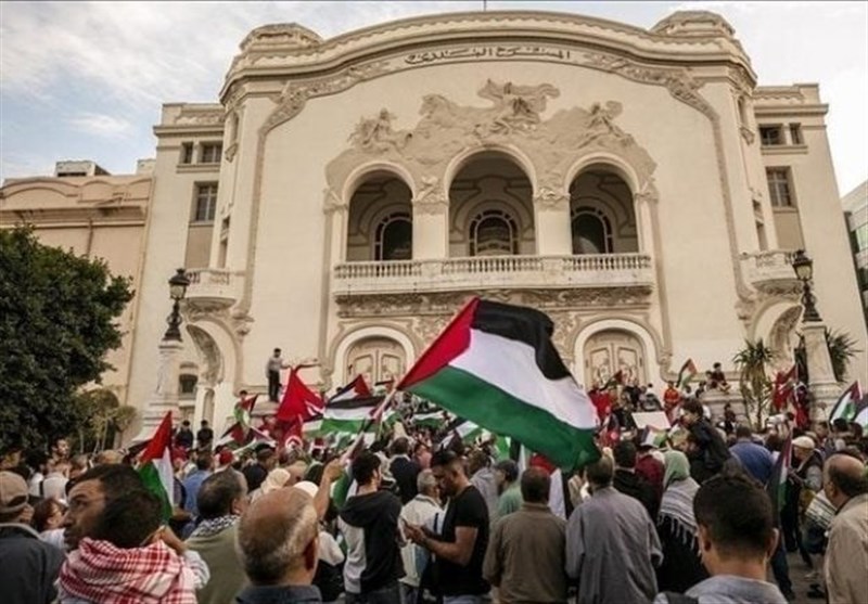 خشم تونسیها از اقدام صهیونیستها به ترور خبرنگاران در غزه خشم تونسیها از اقدام صهیونیستها به ترور خبرنگاران در غزه
