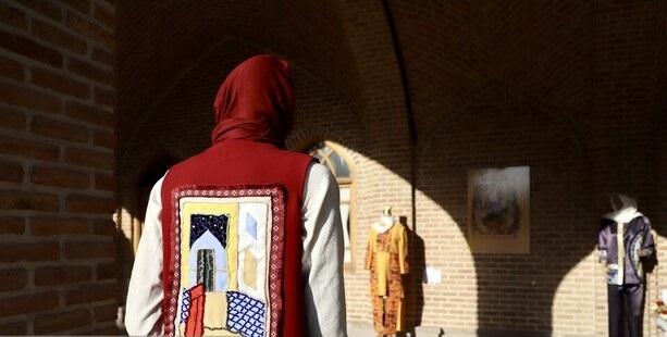 بگذاریم در ایران «صنعت مُد» ایجاد شود/ در طراحی لباس به جامعه نزدیک شویم