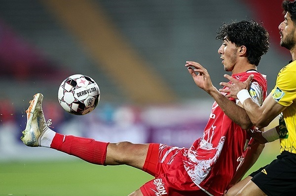 پرسپولیس نیمه اول را به فجر باخت