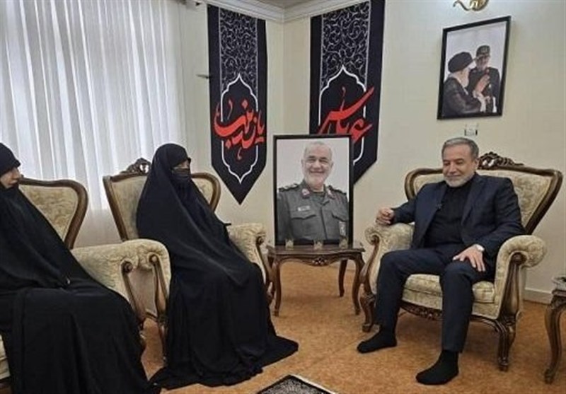 دیدار عراقچی با خانواده شهید سپهبد سلامی دیدار عراقچی با خانواده شهید سپهبد سلامی