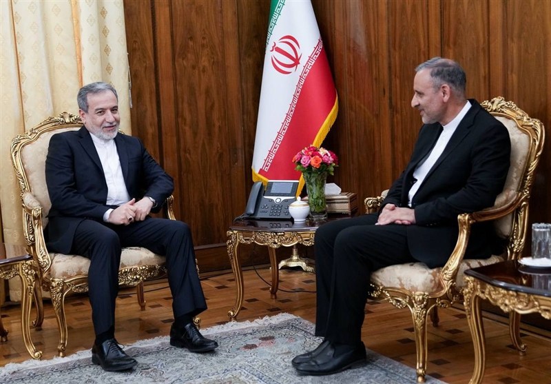 دیدار رئیس جدید نمایندگی جمهوری اسلامی ایران در اردن با عراقچی دیدار رئیس جدید نمایندگی جمهوری اسلامی ایران در اردن با عراقچی