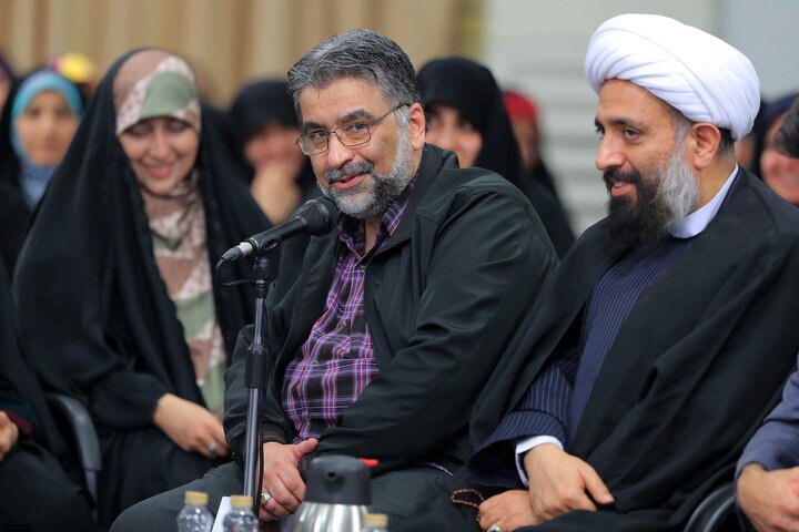 طنز در موقعیتی مثل جنگ جایی ندارد/ وقتی شعر طنز تبدیل به هجو می‌شود!