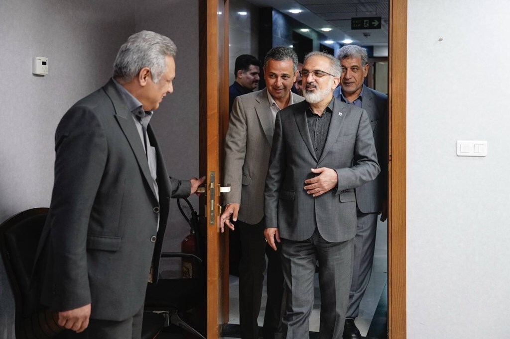 بازدید مدیرعامل بانک مسکن از گروه مالی و شرکت های تابعه مستقر در ساختمان گروه مالی بانک مسکن/گزارش تصویری