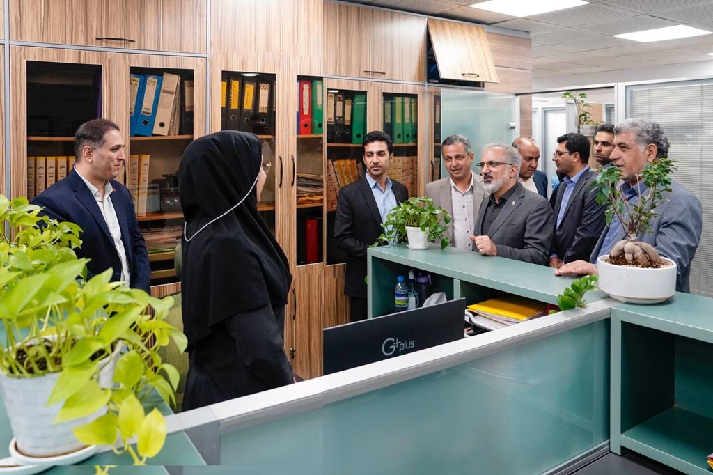 بازدید مدیرعامل بانک مسکن از گروه مالی و شرکت های تابعه مستقر در ساختمان گروه مالی بانک مسکن/گزارش تصویری