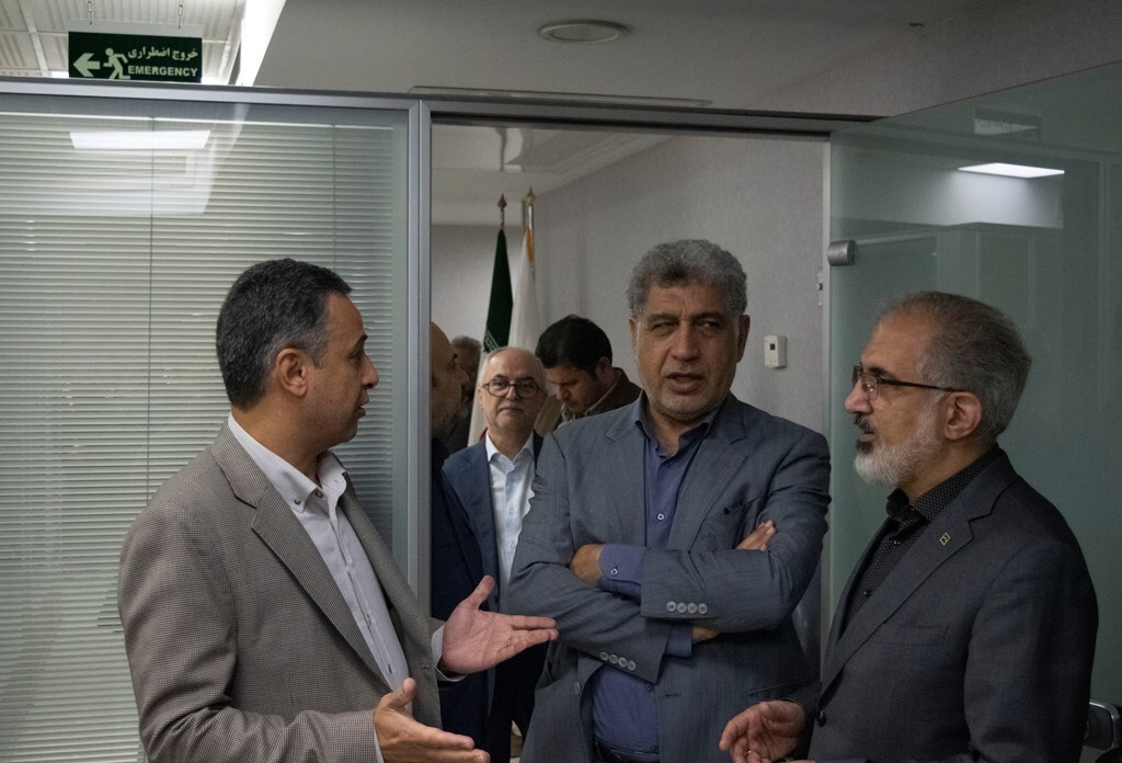 بازدید مدیرعامل بانک مسکن از گروه مالی و شرکت های تابعه مستقر در ساختمان گروه مالی بانک مسکن/گزارش تصویری