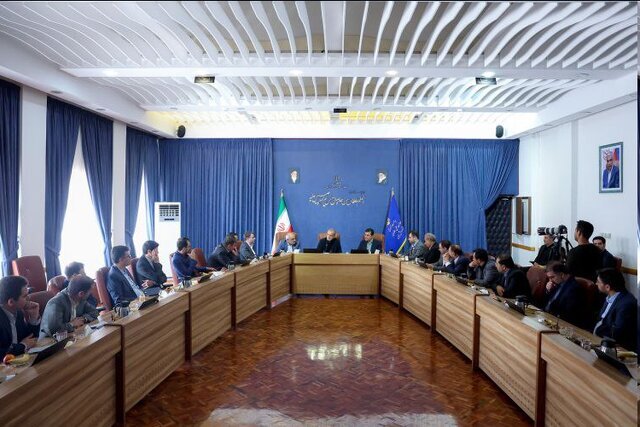 باید با همکاری نخبگان مسیر کلی حرکت برای تحقق اهداف و سیاستهای کلان را طراحی کنیم باید با همکاری نخبگان مسیر کلی حرکت برای تحقق اهداف و سیاستهای کلان را طراحی کنیم