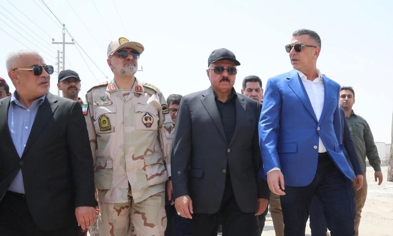 حضور وزیر کشور عراق در مناطق مرزی با ایران حضور وزیر کشور عراق در مناطق مرزی با ایران