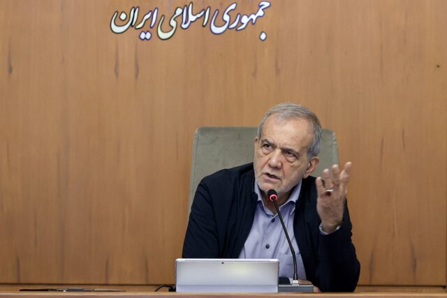 پزشکیان: پنلهای خورشیدی نباید در گمرک بمانند/اولویت دولت برای رفع بحران برق و حفاظت از محیط زیست پزشکیان: پنلهای خورشیدی نباید در گمرک بمانند/اولویت دولت برای رفع بحران برق و حفاظت از محیط زیست