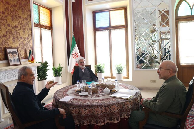 مسائل اقتصادی و معیشتی محور جلسه سران قوا در دفتر قالیباف مسائل اقتصادی و معیشتی محور جلسه سران قوا در دفتر قالیباف