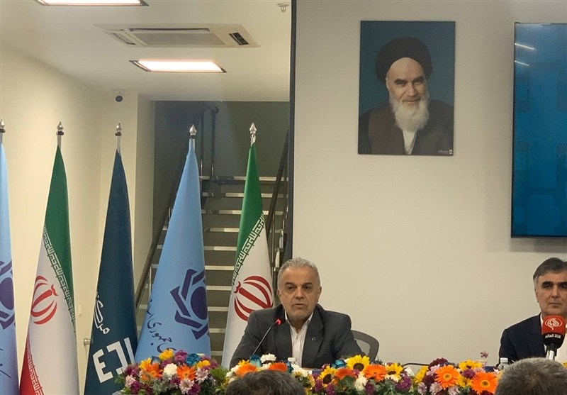 معاون ارزی بانک مرکزی: ارز 28500 برای کالاهای اساسی تا پایان سال می‌ماند
