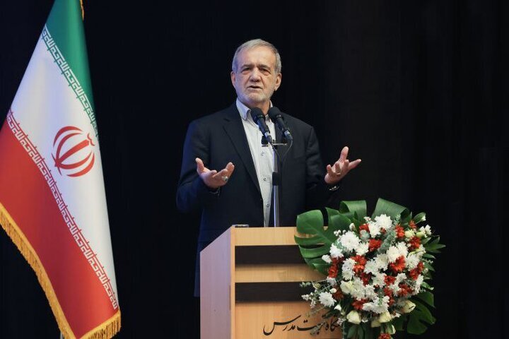 اگر نخبگان به میدان بیایند دشمن هیچ غلطی نمیتواند بکند اگر نخبگان به میدان بیایند دشمن هیچ غلطی نمیتواند بکند