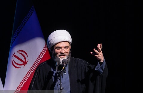 زندگی با آیهها باید قرآن را در عمق زندگی جاری کند زندگی با آیهها باید قرآن را در عمق زندگی جاری کند