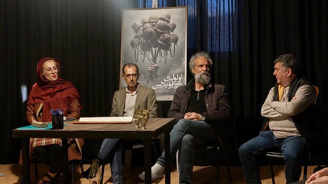 تئاتر «اولولری قویلایین»/ پیامآور صلح روی صحنه تبریز تئاتر «اولولری قویلایین»/ پیامآور صلح روی صحنه تبریز