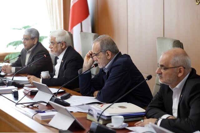 تاکید پزشکیان بر ضرورت حمایت از رویکردهای دانش‌بنیان/تأکید رئیس‌جمهور بر تداوم پیشرفت علمی