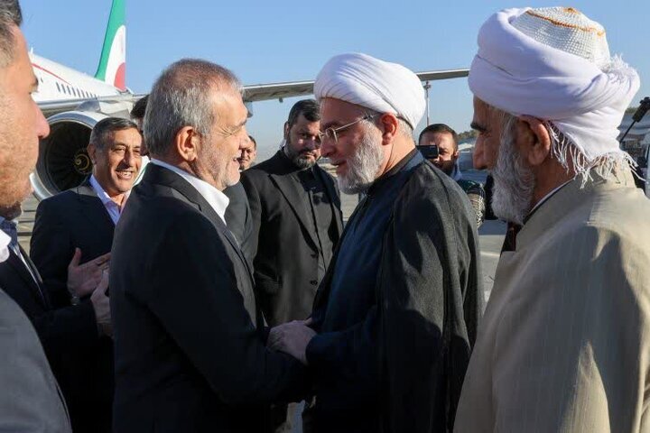 پزشکیان در دارالشجاعه/سفر استانی رئیس جمهور به کردستان پزشکیان در دارالشجاعه/سفر استانی رئیس جمهور به کردستان