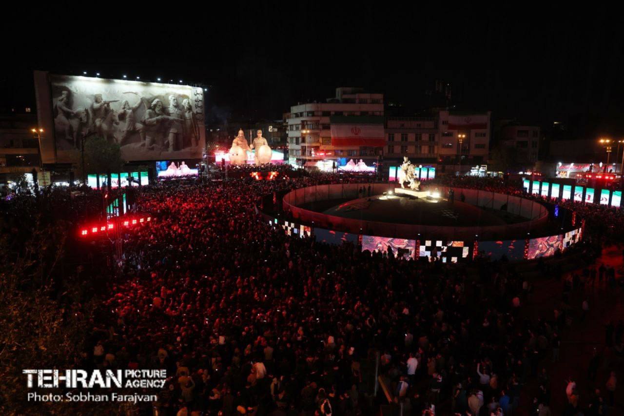 رونمایی از مجسمه «زانو زدن والرین پادشاه روم مقابل پادشاه ایران» به مناسبت ۱۳ آبان و روز ملی مبارزه با استکبار جهانی رونمایی از مجسمه «زانو زدن والرین پادشاه روم مقابل پادشاه ایران» به مناسبت ۱۳ آبان و روز ملی مبارزه با استکبار جهانی