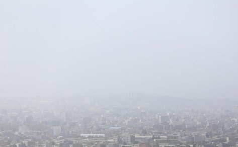 تهران در برابر مهِ آلودگی/ تعطیلی مدارس چگونه رقم می‌خورد؟