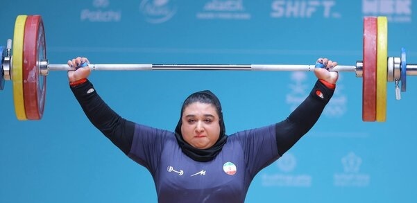 عنوان چهارمی صفاوردی در یک ضرب وزنه برداری بانوان