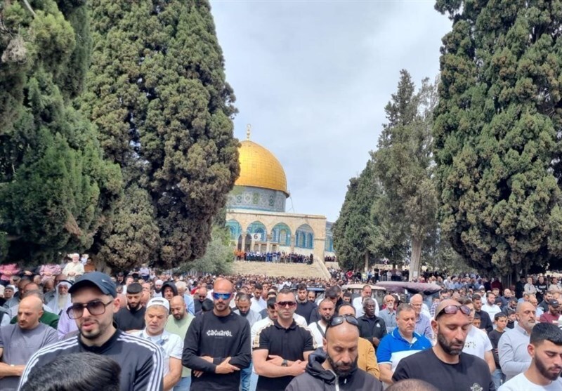 حضور هزاران فلسطینی در نماز جمعه مسجدالاقصی