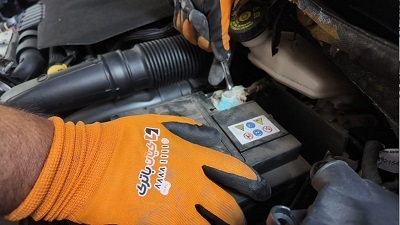 نحوه تشخیص و تعویض باتری خودرو: راهنمای گام به گام
