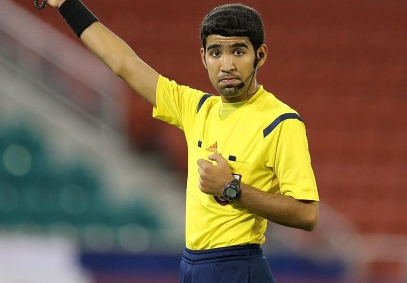 قضاوت داور قطری در دیدار تراکتور - الشرطه قضاوت داور قطری در دیدار تراکتور - الشرطه